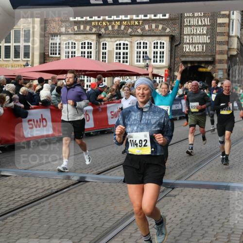 05.10.2025 - 20. swb-Marathon Bremen Yannick Fuchs http://msf.ph/oto/9232948 05.10.2025 11:03:30 Ziel 7776, 9224, 9225, 9246, 9308, 9325, 10142, 10405, 10446, 10963, 10995, 11103, 11124, 11236, 11467, 11502, 11508, 11509 meine-sportfotos.de