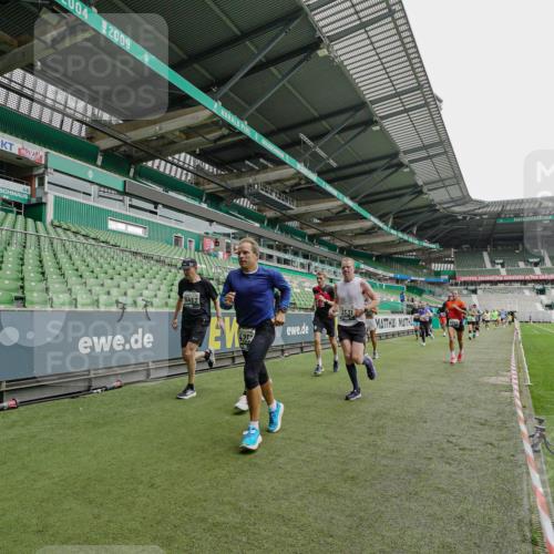 05.10.2025 - 20. swb-Marathon Bremen Michael Burmester http://msf.ph/oto/9232950 05.10.2025 12:54:40 Laufen im Stadion 53, 82, 104, 124, 132, 169, 289, 319, 417, 504, 524, 756, 944, 950, 1165, 1308, 1474, 1483, 1517, 1543, 1721, 1729, 1873, 1896, 1897, 1945, 1976, 2024, 2180, 2265, 2274, 2431, 2573, 2767, 2841, 3069, 3193, 3212, 3224, 3359, 3436, 3531, 3703, 3848, 4257, 4595, 4672, 4816, 4837, 4949, 4958, 5022, 5206, 5452, 5666, 5869, 5978, 6184, 6583, 6683, 6853, 7052, 7232, 7279, 7494, 7508, 7814, 7928, 7986, 8642, 8653, 8737, 89, 250, 368, 458, 507, 950, 1460, 1489 meine-sportfotos.de