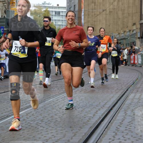05.10.2025 - 20. swb-Marathon Bremen Strokosch-Dieckow http://msf.ph/oto/9232952 05.10.2025 10:53:24 Ziel 7193, 7251, 9263, 9539, 9717, 9868, 9957, 10057, 10302, 10317, 10335, 10369, 10468, 10655, 10934, 11174, 11545, 11616, 11716 meine-sportfotos.de