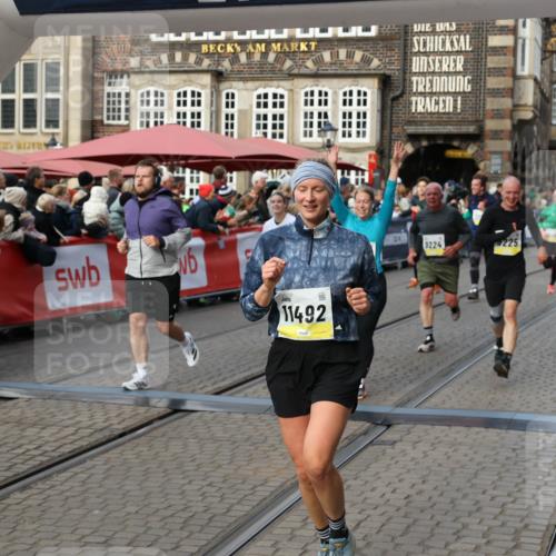 05.10.2025 - 20. swb-Marathon Bremen Yannick Fuchs http://msf.ph/oto/9232954 05.10.2025 11:03:30 Ziel 7776, 9224, 9225, 9246, 9308, 9325, 10142, 10405, 10446, 10963, 10995, 11103, 11124, 11236, 11467, 11502, 11508, 11509 meine-sportfotos.de