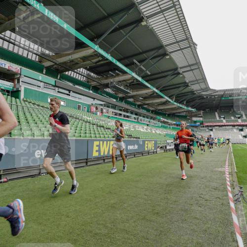 05.10.2025 - 20. swb-Marathon Bremen Michael Burmester http://msf.ph/oto/9232964 05.10.2025 12:54:41 Laufen im Stadion 53, 82, 104, 124, 132, 169, 289, 319, 417, 504, 524, 756, 944, 1165, 1308, 1474, 1483, 1517, 1543, 1721, 1729, 1873, 1896, 1897, 1945, 1976, 2024, 2180, 2265, 2274, 2431, 2573, 2767, 2841, 3069, 3193, 3212, 3224, 3359, 3436, 3531, 3703, 3848, 4257, 4595, 4672, 4816, 4837, 4949, 4958, 5022, 5206, 5452, 5666, 5869, 5978, 6184, 6583, 6683, 6853, 7052, 7232, 7279, 7494, 7508, 7814, 7928, 7986, 8642, 8653, 8737, 89, 250, 368, 458, 507, 950, 1460, 1489 meine-sportfotos.de