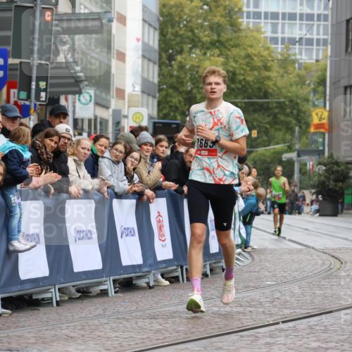 05.10.2025 - 20. swb-Marathon Bremen Strokosch-Dieckow http://msf.ph/oto/9232967 05.10.2025 12:34:08 Ziel 1663 meine-sportfotos.de