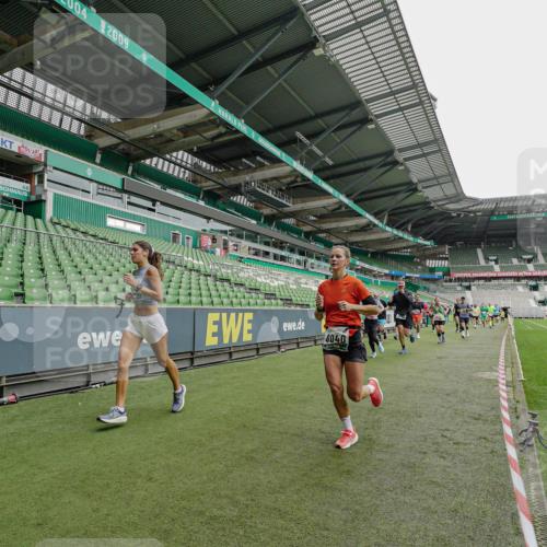 05.10.2025 - 20. swb-Marathon Bremen Michael Burmester http://msf.ph/oto/9232977 05.10.2025 12:54:42 Laufen im Stadion 53, 82, 104, 124, 132, 169, 289, 319, 417, 504, 524, 756, 944, 1165, 1308, 1474, 1483, 1517, 1543, 1721, 1729, 1873, 1896, 1897, 1945, 1976, 2024, 2180, 2265, 2274, 2431, 2494, 2573, 2767, 2841, 3069, 3193, 3212, 3224, 3359, 3436, 3531, 3703, 3848, 4257, 4595, 4672, 4816, 4837, 4919, 4949, 4958, 5022, 5206, 5452, 5666, 5869, 5978, 6184, 6583, 6683, 6853, 7052, 7232, 7279, 7494, 7508, 7814, 7928, 7986, 8642, 8653, 8737, 89, 250, 368, 458, 507, 950, 1460, 1489 meine-sportfotos.de
