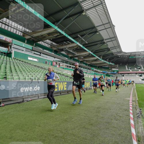 05.10.2025 - 20. swb-Marathon Bremen Michael Burmester http://msf.ph/oto/9232985 05.10.2025 12:54:44 Laufen im Stadion 53, 82, 104, 124, 132, 169, 289, 319, 417, 504, 524, 756, 944, 1308, 1474, 1483, 1517, 1543, 1721, 1873, 1896, 1897, 1945, 1976, 2024, 2180, 2265, 2274, 2431, 2494, 2573, 2767, 2841, 3069, 3193, 3212, 3224, 3359, 3436, 3531, 3703, 3848, 4257, 4595, 4672, 4816, 4837, 4919, 4949, 4958, 5022, 5206, 5452, 5666, 5869, 5978, 6184, 6583, 6683, 6853, 7052, 7232, 7279, 7494, 7508, 7814, 7928, 7986, 8642, 8653, 8737, 89, 250, 368, 458, 507, 950, 1165, 1460, 1489 meine-sportfotos.de