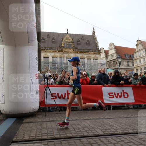 05.10.2025 - 20. swb-Marathon Bremen Yannick Fuchs http://msf.ph/oto/9232992 05.10.2025 10:32:44 Ziel 9280, 11730 meine-sportfotos.de
