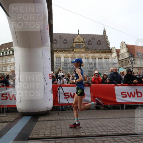 05.10.2025 - 20. swb-Marathon Bremen Yannick Fuchs http://msf.ph/oto/9232999 05.10.2025 10:32:44 Ziel 9280, 11730 meine-sportfotos.de