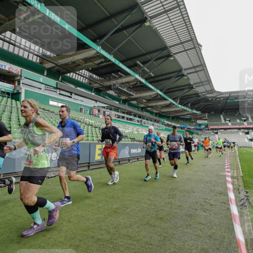 05.10.2025 - 20. swb-Marathon Bremen Michael Burmester http://msf.ph/oto/9233005 05.10.2025 12:54:46 Laufen im Stadion 53, 82, 104, 124, 132, 169, 289, 319, 417, 504, 524, 756, 944, 1308, 1474, 1483, 1517, 1543, 1721, 1896, 1897, 1945, 1976, 2024, 2180, 2265, 2274, 2431, 2494, 2573, 2642, 2767, 2841, 3069, 3193, 3212, 3224, 3359, 3436, 3531, 3703, 3848, 4257, 4595, 4672, 4816, 4837, 4919, 4949, 4958, 5022, 5206, 5452, 5666, 5869, 5978, 6184, 6583, 6683, 6853, 7052, 7232, 7279, 7494, 7508, 7814, 7928, 7986, 8642, 8653, 8737, 89, 250, 368, 458, 507, 950, 1165, 1460, 1489 meine-sportfotos.de