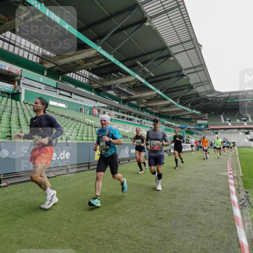 05.10.2025 - 20. swb-Marathon Bremen Michael Burmester http://msf.ph/oto/9233012 05.10.2025 12:54:47 Laufen im Stadion 53, 82, 104, 124, 132, 169, 289, 319, 417, 504, 524, 756, 944, 1308, 1474, 1483, 1517, 1543, 1721, 1896, 1897, 1945, 1976, 2024, 2180, 2265, 2274, 2431, 2494, 2573, 2642, 2767, 2841, 3069, 3193, 3212, 3224, 3359, 3436, 3531, 3703, 3848, 4257, 4595, 4672, 4816, 4837, 4919, 4949, 4958, 5022, 5206, 5452, 5666, 5869, 5978, 6184, 6583, 6683, 6853, 7052, 7232, 7279, 7494, 7508, 7814, 7928, 7986, 8642, 8653, 8737, 89, 250, 368, 458, 507, 950, 1165, 1460, 1489 meine-sportfotos.de