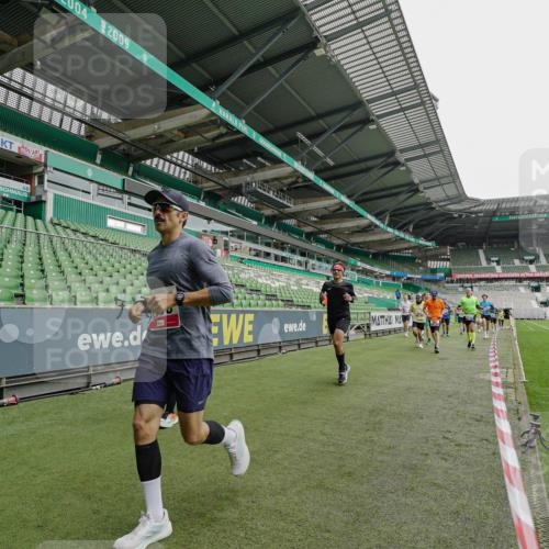 05.10.2025 - 20. swb-Marathon Bremen Michael Burmester http://msf.ph/oto/9233022 05.10.2025 12:54:48 Laufen im Stadion 53, 82, 104, 124, 132, 169, 289, 319, 417, 504, 524, 756, 944, 1308, 1474, 1483, 1517, 1543, 1721, 1896, 1897, 1945, 1976, 2024, 2180, 2265, 2274, 2431, 2494, 2573, 2642, 2767, 2841, 3069, 3193, 3212, 3224, 3359, 3436, 3531, 3703, 3848, 4257, 4595, 4672, 4816, 4837, 4919, 4949, 4958, 5022, 5206, 5452, 5666, 5869, 5978, 6184, 6583, 6683, 6853, 7052, 7232, 7279, 7494, 7508, 7814, 7928, 7986, 8642, 8653, 8737, 89, 250, 368, 458, 507, 950, 1165, 1460, 1489 meine-sportfotos.de