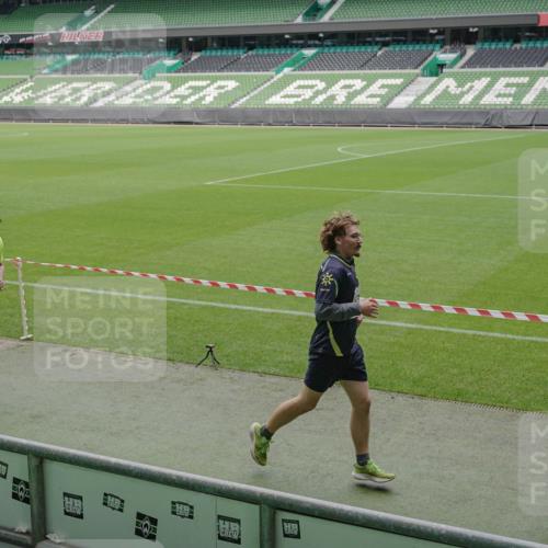05.10.2025 - 20. swb-Marathon Bremen Michael Burmester http://msf.ph/oto/9233029 05.10.2025 10:31:14 Laufen im Stadion 7251, 9004, 9172, 9196, 9214, 9230, 9252, 9263, 9267, 9277, 9287, 9333, 9337, 9399, 9416, 9425, 9431, 9449, 9457, 9482, 9501, 9506, 9584, 9645, 9676, 9683, 9708, 9715, 9742, 9787, 9791, 9852, 9894, 9934, 9987, 10016, 10066, 10163, 10199, 10222, 10240, 10251, 10254, 10279, 10317, 10321, 10356, 10378, 10380, 10438, 10449, 10479, 10514, 10537, 10543, 10556, 10609, 10625, 10636, 10638, 10655, 10668, 10669, 10698, 10743, 7733, 9209, 9251, 9906 meine-sportfotos.de