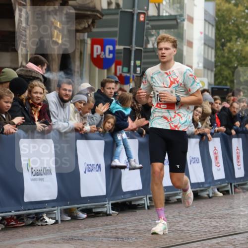 05.10.2025 - 20. swb-Marathon Bremen Strokosch-Dieckow http://msf.ph/oto/9233043 05.10.2025 12:34:10 Ziel 1663 meine-sportfotos.de