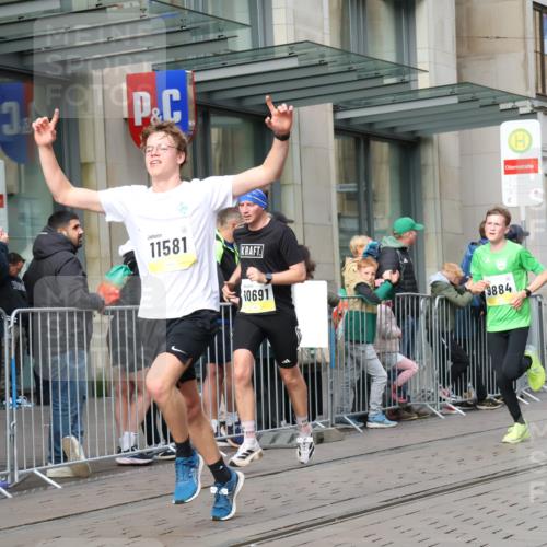 05.10.2025 - 20. swb-Marathon Bremen Strokosch-Dieckow http://msf.ph/oto/9233046 05.10.2025 10:41:42 Ziel 8187, 9364, 9504, 9849, 9884, 10104, 10155, 10691, 10838, 10880, 11422, 11581, 11710, 8187, 9364, 9504, 9849, 9884, 10104, 10155, 10691, 10838, 10880, 11422, 11581, 11710 meine-sportfotos.de