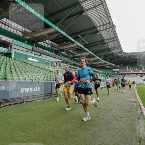 05.10.2025 - 20. swb-Marathon Bremen Michael Burmester http://msf.ph/oto/9233058 05.10.2025 12:54:53 Laufen im Stadion 53, 82, 104, 124, 132, 169, 289, 319, 417, 504, 663, 944, 1308, 1474, 1483, 1543, 1721, 1737, 1896, 1897, 1945, 1976, 2024, 2180, 2265, 2274, 2431, 2494, 2573, 2642, 2767, 2841, 3069, 3193, 3212, 3224, 3359, 3436, 3531, 3703, 3848, 4257, 4595, 4672, 4771, 4816, 4837, 4919, 4949, 4958, 5022, 5034, 5206, 5452, 5666, 5869, 5978, 6184, 6527, 6583, 6649, 6683, 6853, 7052, 7279, 7494, 7508, 7814, 7928, 7986, 8642, 8653, 8737, 250, 507, 524, 756, 950, 1165 meine-sportfotos.de