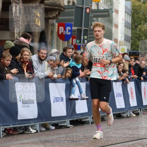 05.10.2025 - 20. swb-Marathon Bremen Strokosch-Dieckow http://msf.ph/oto/9233063 05.10.2025 12:34:10 Ziel 1663 meine-sportfotos.de