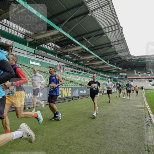 05.10.2025 - 20. swb-Marathon Bremen Michael Burmester http://msf.ph/oto/9233065 05.10.2025 12:54:54 Laufen im Stadion 53, 82, 104, 124, 132, 169, 289, 319, 417, 504, 663, 944, 1308, 1474, 1483, 1543, 1721, 1737, 1896, 1897, 1945, 1976, 2024, 2180, 2265, 2274, 2431, 2494, 2573, 2642, 2767, 2841, 3069, 3193, 3212, 3224, 3359, 3436, 3531, 3703, 3848, 4257, 4595, 4672, 4771, 4816, 4837, 4919, 4949, 4958, 5022, 5034, 5206, 5452, 5666, 5869, 5978, 6184, 6527, 6583, 6649, 6683, 6853, 7052, 7279, 7494, 7814, 7928, 7986, 8642, 8653, 8737, 53, 250, 507, 524, 756, 950, 1165 meine-sportfotos.de