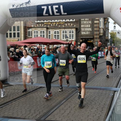 05.10.2025 - 20. swb-Marathon Bremen Yannick Fuchs http://msf.ph/oto/9233073 05.10.2025 11:03:31 Ziel 7776, 9224, 9225, 9246, 9308, 10142, 10405, 10446, 10963, 10995, 11103, 11124, 11150, 11236, 11467, 11502, 11508, 11509 meine-sportfotos.de