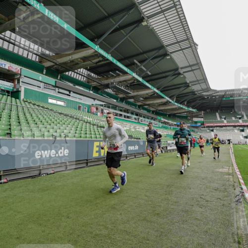 05.10.2025 - 20. swb-Marathon Bremen Michael Burmester http://msf.ph/oto/9233076 05.10.2025 12:54:56 Laufen im Stadion 82, 104, 124, 132, 169, 289, 319, 417, 504, 663, 944, 1308, 1474, 1483, 1543, 1721, 1737, 1896, 1897, 1945, 1976, 2024, 2180, 2265, 2274, 2431, 2494, 2573, 2642, 2767, 2841, 3069, 3193, 3212, 3224, 3359, 3436, 3531, 3703, 3848, 4257, 4595, 4672, 4771, 4816, 4823, 4837, 4919, 4949, 4958, 5022, 5034, 5206, 5452, 5666, 5869, 5978, 6184, 6527, 6583, 6649, 6683, 6853, 7052, 7279, 7494, 7814, 7928, 7986, 8642, 8653, 8737, 53, 507, 524, 756, 950, 1165 meine-sportfotos.de