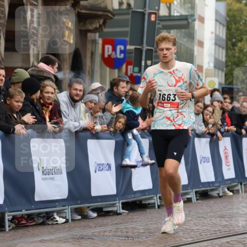 05.10.2025 - 20. swb-Marathon Bremen Strokosch-Dieckow http://msf.ph/oto/9233079 05.10.2025 12:34:10 Ziel 1663 meine-sportfotos.de
