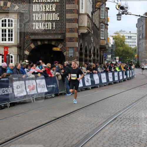 05.10.2025 - 20. swb-Marathon Bremen Yannick Fuchs http://msf.ph/oto/9233086 05.10.2025 10:32:51 Ziel 9996, 11730 meine-sportfotos.de