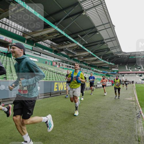 05.10.2025 - 20. swb-Marathon Bremen Michael Burmester http://msf.ph/oto/9233094 05.10.2025 12:54:58 Laufen im Stadion 82, 104, 124, 132, 169, 289, 319, 417, 504, 663, 944, 1308, 1474, 1483, 1543, 1721, 1737, 1896, 1897, 1945, 1976, 2022, 2024, 2180, 2265, 2274, 2431, 2494, 2573, 2642, 2767, 2841, 3069, 3193, 3212, 3224, 3359, 3436, 3531, 3703, 3848, 4257, 4595, 4672, 4771, 4816, 4823, 4837, 4919, 4949, 4958, 5022, 5034, 5206, 5452, 5666, 5869, 5978, 6184, 6527, 6583, 6649, 6683, 6853, 7052, 7279, 7494, 7814, 7928, 7986, 8642, 8653, 8737, 53, 507, 524, 756, 950, 1165, 2841, 3212 meine-sportfotos.de