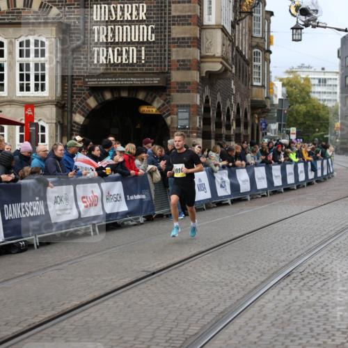 05.10.2025 - 20. swb-Marathon Bremen Yannick Fuchs http://msf.ph/oto/9233101 05.10.2025 10:32:51 Ziel 9996, 11730 meine-sportfotos.de