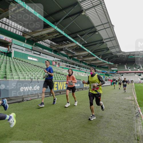 05.10.2025 - 20. swb-Marathon Bremen Michael Burmester http://msf.ph/oto/9233114 05.10.2025 12:55:00 Laufen im Stadion 82, 104, 124, 132, 169, 289, 319, 417, 504, 663, 944, 1308, 1474, 1483, 1543, 1721, 1737, 1896, 1897, 1945, 2022, 2024, 2180, 2265, 2274, 2431, 2494, 2573, 2642, 2767, 3069, 3193, 3224, 3359, 3436, 3489, 3531, 3703, 3848, 4257, 4595, 4672, 4771, 4816, 4823, 4837, 4919, 4949, 4958, 5022, 5034, 5206, 5452, 5666, 5869, 5978, 6184, 6527, 6583, 6649, 6683, 6853, 7052, 7279, 7494, 7814, 7928, 7986, 8642, 8653, 8737, 53, 132, 524, 756, 950, 1165, 1976, 2573, 2841, 3212, 5206 meine-sportfotos.de