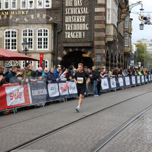 05.10.2025 - 20. swb-Marathon Bremen Yannick Fuchs http://msf.ph/oto/9233119 05.10.2025 10:32:52 Ziel 9996 meine-sportfotos.de