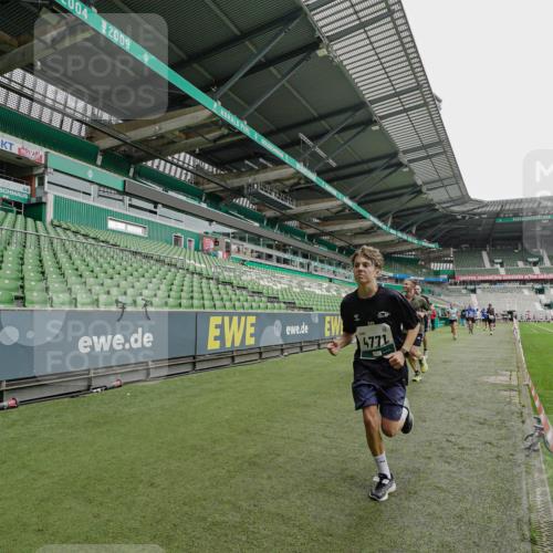 05.10.2025 - 20. swb-Marathon Bremen Michael Burmester http://msf.ph/oto/9233123 05.10.2025 12:55:03 Laufen im Stadion 82, 104, 124, 169, 289, 319, 417, 504, 663, 944, 1308, 1474, 1483, 1543, 1721, 1737, 1896, 1897, 1945, 2022, 2024, 2180, 2265, 2274, 2431, 2494, 2642, 2716, 2767, 3069, 3193, 3224, 3359, 3436, 3489, 3531, 3703, 3838, 3848, 4257, 4595, 4672, 4771, 4816, 4823, 4837, 4919, 4949, 4958, 5034, 5177, 5452, 5554, 5666, 5869, 5907, 6184, 6527, 6583, 6649, 6683, 6853, 7052, 7279, 7494, 7814, 7928, 7986, 8642, 8653, 8737, 53, 132, 524, 756, 1165, 1976, 2573, 2841, 3212, 5022, 5206, 5978 meine-sportfotos.de