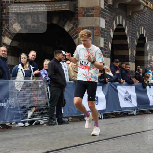 05.10.2025 - 20. swb-Marathon Bremen Strokosch-Dieckow http://msf.ph/oto/9233125 05.10.2025 12:34:13 Ziel 888, 1663 meine-sportfotos.de