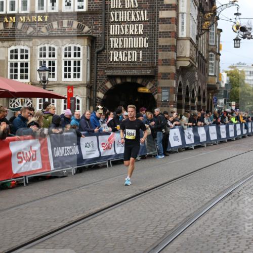 05.10.2025 - 20. swb-Marathon Bremen Yannick Fuchs http://msf.ph/oto/9233129 05.10.2025 10:32:52 Ziel 9996 meine-sportfotos.de