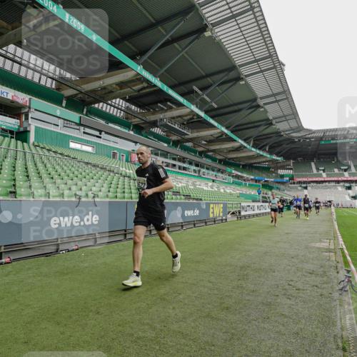 05.10.2025 - 20. swb-Marathon Bremen Michael Burmester http://msf.ph/oto/9233142 05.10.2025 12:55:05 Laufen im Stadion 82, 104, 124, 169, 319, 417, 504, 663, 944, 1308, 1474, 1483, 1543, 1721, 1737, 1896, 1897, 1945, 2022, 2024, 2180, 2265, 2274, 2431, 2494, 2642, 2716, 2767, 3069, 3193, 3224, 3359, 3436, 3489, 3531, 3703, 3838, 3848, 4257, 4595, 4672, 4771, 4816, 4823, 4837, 4919, 4949, 4958, 5034, 5177, 5452, 5554, 5666, 5869, 5907, 6184, 6527, 6649, 6683, 6853, 7052, 7494, 7814, 7928, 7986, 8642, 8653, 8737, 53, 132, 289, 504, 524, 756, 1896, 1976, 2573, 2841, 3212, 5022, 5206, 5978 meine-sportfotos.de