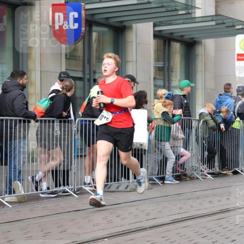 05.10.2025 - 20. swb-Marathon Bremen Strokosch-Dieckow http://msf.ph/oto/9233147 05.10.2025 10:41:45 Ziel 8187, 9364, 9504, 9849, 9884, 10104, 10155, 10691, 10838, 11217, 11422, 11581, 11710, 8187, 9364, 9504, 9849, 9884, 10104, 10155, 10691, 10838, 11217, 11422, 11581, 11710 meine-sportfotos.de