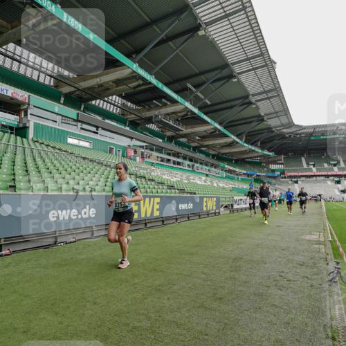 05.10.2025 - 20. swb-Marathon Bremen Michael Burmester http://msf.ph/oto/9233150 05.10.2025 12:55:08 Laufen im Stadion 82, 104, 124, 169, 319, 417, 663, 944, 1308, 1326, 1474, 1483, 1721, 1737, 1897, 1910, 1945, 2022, 2024, 2180, 2265, 2274, 2431, 2494, 2642, 2716, 2767, 3069, 3193, 3224, 3359, 3436, 3489, 3531, 3838, 3848, 4212, 4257, 4595, 4672, 4771, 4816, 4823, 4837, 4919, 4949, 4958, 5034, 5177, 5452, 5554, 5666, 5833, 5869, 5907, 6184, 6527, 6649, 6683, 6853, 7052, 7494, 7814, 7928, 7986, 8642, 8653, 8737, 53, 132, 289, 504, 524, 756, 1896, 1976, 2573, 2841, 3212, 5022, 5206, 5978 meine-sportfotos.de