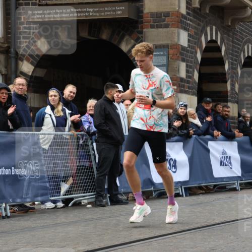 05.10.2025 - 20. swb-Marathon Bremen Strokosch-Dieckow http://msf.ph/oto/9233156 05.10.2025 12:34:13 Ziel 888, 1663 meine-sportfotos.de
