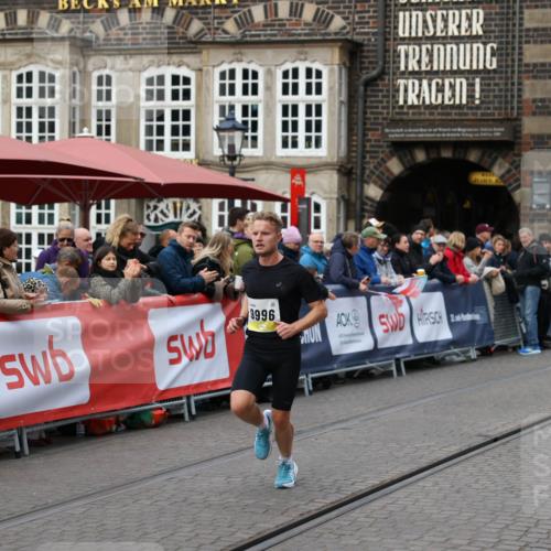 05.10.2025 - 20. swb-Marathon Bremen Yannick Fuchs http://msf.ph/oto/9233169 05.10.2025 10:32:52 Ziel 9996 meine-sportfotos.de