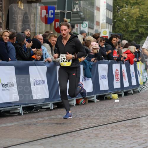 05.10.2025 - 20. swb-Marathon Bremen Strokosch-Dieckow http://msf.ph/oto/9233179 05.10.2025 10:53:32 Ziel 9238, 9461, 9464, 9569, 10310, 10369, 10468, 10642, 10925, 10934, 11046, 11246, 11545 meine-sportfotos.de