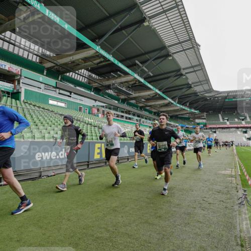 05.10.2025 - 20. swb-Marathon Bremen Michael Burmester http://msf.ph/oto/9233181 05.10.2025 12:55:13 Laufen im Stadion 82, 104, 124, 169, 319, 417, 663, 760, 944, 1308, 1326, 1474, 1483, 1531, 1721, 1737, 1897, 1910, 1945, 2022, 2024, 2180, 2265, 2274, 2431, 2494, 2605, 2642, 2716, 2767, 3069, 3224, 3359, 3489, 3531, 3838, 3848, 3944, 4212, 4257, 4672, 4771, 4816, 4823, 4837, 4919, 4958, 5034, 5093, 5152, 5177, 5452, 5554, 5833, 5869, 5907, 6106, 6184, 6527, 6649, 6683, 7052, 7814, 7928, 7986, 8642, 8653, 53, 132, 289, 504, 1896, 1976, 2573, 2841, 3212, 5022, 5206, 5978 meine-sportfotos.de