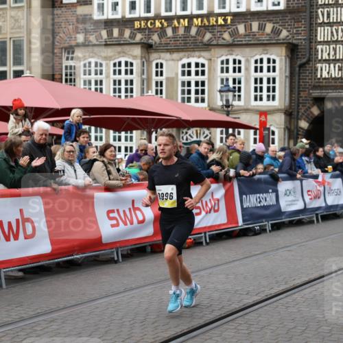 05.10.2025 - 20. swb-Marathon Bremen Yannick Fuchs http://msf.ph/oto/9233182 05.10.2025 10:32:53 Ziel 9996 meine-sportfotos.de