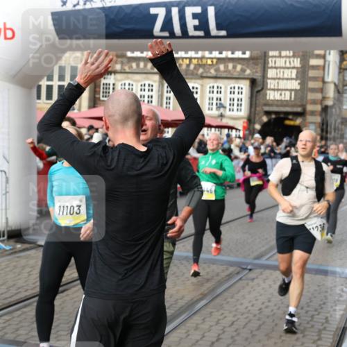 05.10.2025 - 20. swb-Marathon Bremen Yannick Fuchs http://msf.ph/oto/9233205 05.10.2025 11:03:33 Ziel 7776, 9224, 9225, 9308, 10405, 10446, 10963, 10995, 11103, 11124, 11150, 11236, 11467, 11502, 11508, 11509 meine-sportfotos.de