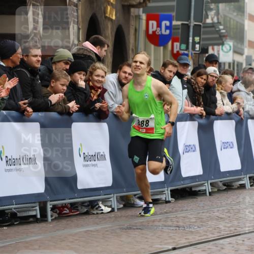 05.10.2025 - 20. swb-Marathon Bremen Strokosch-Dieckow http://msf.ph/oto/9233212 05.10.2025 12:34:19 Ziel 888 meine-sportfotos.de