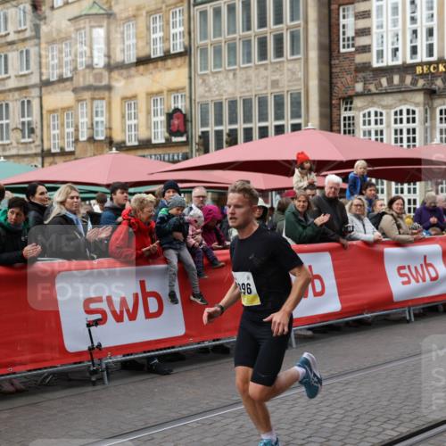 05.10.2025 - 20. swb-Marathon Bremen Yannick Fuchs http://msf.ph/oto/9233215 05.10.2025 10:32:53 Ziel 9996 meine-sportfotos.de