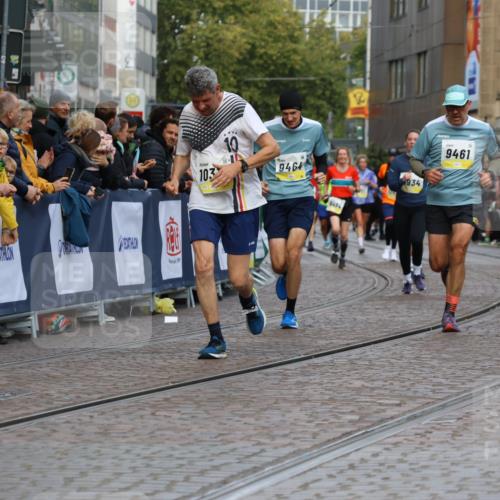 05.10.2025 - 20. swb-Marathon Bremen Strokosch-Dieckow http://msf.ph/oto/9233219 05.10.2025 10:53:34 Ziel 9238, 9461, 9464, 9569, 10310, 10642, 10925, 11046, 11246 meine-sportfotos.de