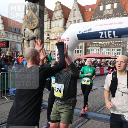 05.10.2025 - 20. swb-Marathon Bremen Yannick Fuchs http://msf.ph/oto/9233223 05.10.2025 11:03:34 Ziel 7776, 9224, 9225, 9308, 9498, 9850, 10446, 10963, 10995, 11103, 11124, 11150, 11236, 11467, 11502 meine-sportfotos.de