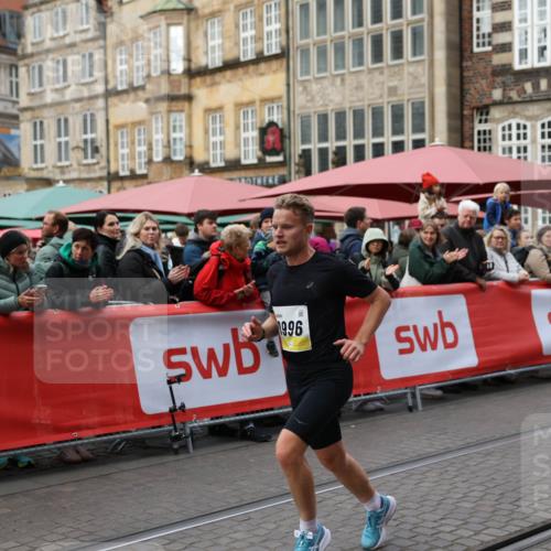 05.10.2025 - 20. swb-Marathon Bremen Yannick Fuchs http://msf.ph/oto/9233231 05.10.2025 10:32:53 Ziel 9996 meine-sportfotos.de