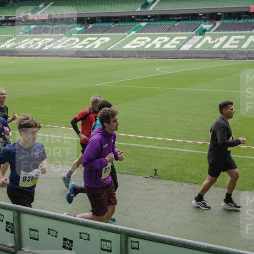 05.10.2025 - 20. swb-Marathon Bremen Michael Burmester http://msf.ph/oto/9233235 05.10.2025 10:31:19 Laufen im Stadion 7251, 9004, 9172, 9196, 9214, 9230, 9252, 9263, 9267, 9277, 9287, 9333, 9337, 9399, 9416, 9425, 9431, 9449, 9457, 9506, 9584, 9645, 9676, 9683, 9708, 9715, 9742, 9787, 9791, 9852, 9894, 9903, 9934, 10014, 10016, 10020, 10066, 10163, 10199, 10222, 10240, 10251, 10279, 10317, 10321, 10356, 10378, 10380, 10438, 10449, 10479, 10514, 10537, 10543, 10556, 10609, 10625, 10636, 10638, 10655, 10668, 10669, 10698, 10743, 7733, 9209, 9251, 9906 meine-sportfotos.de