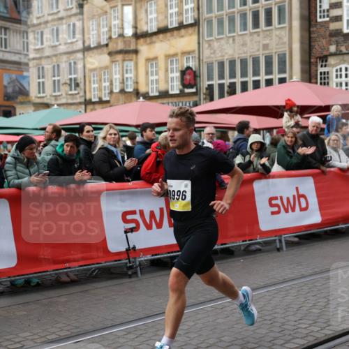 05.10.2025 - 20. swb-Marathon Bremen Yannick Fuchs http://msf.ph/oto/9233239 05.10.2025 10:32:53 Ziel 9996 meine-sportfotos.de