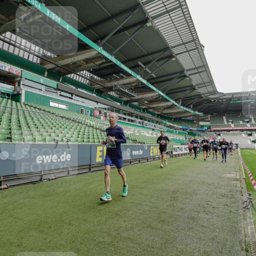 05.10.2025 - 20. swb-Marathon Bremen Michael Burmester http://msf.ph/oto/9233241 05.10.2025 12:55:26 Laufen im Stadion 78, 82, 104, 124, 169, 240, 319, 417, 663, 760, 944, 1261, 1326, 1474, 1483, 1490, 1531, 1721, 1737, 1774, 1910, 1945, 2022, 2162, 2265, 2431, 2459, 2494, 2605, 2642, 2716, 2884, 2942, 3069, 3074, 3489, 3515, 3519, 3531, 3612, 3838, 3848, 3944, 4079, 4116, 4195, 4212, 4257, 4456, 4672, 4771, 4796, 4816, 4823, 4853, 4919, 5034, 5093, 5152, 5177, 5289, 5484, 5554, 5691, 5719, 5833, 5907, 6048, 6106, 6184, 6276, 6527, 6570, 6615, 6649, 6744, 6820, 6937, 7052, 8642 meine-sportfotos.de