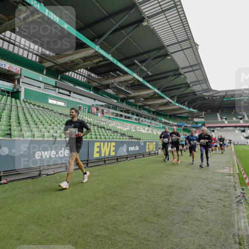 05.10.2025 - 20. swb-Marathon Bremen Michael Burmester http://msf.ph/oto/9233249 05.10.2025 12:55:28 Laufen im Stadion 78, 82, 104, 124, 169, 240, 319, 417, 663, 760, 944, 1261, 1326, 1483, 1490, 1531, 1721, 1737, 1774, 1825, 1910, 1945, 2022, 2162, 2431, 2459, 2494, 2605, 2642, 2716, 2884, 2942, 3069, 3074, 3489, 3515, 3519, 3612, 3838, 3848, 3944, 4079, 4116, 4195, 4212, 4456, 4672, 4771, 4796, 4816, 4823, 4853, 4919, 5034, 5093, 5152, 5177, 5289, 5484, 5554, 5615, 5691, 5719, 5833, 5907, 6048, 6106, 6184, 6276, 6515, 6527, 6570, 6615, 6649, 6744, 6820, 6937, 7052, 104 meine-sportfotos.de