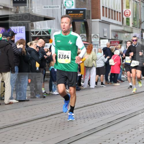 05.10.2025 - 20. swb-Marathon Bremen Strokosch-Dieckow http://msf.ph/oto/9233254 05.10.2025 10:41:56 Ziel 8187, 9364, 9504, 9700, 9775, 9849, 10208, 10375, 10838, 11217, 11230, 11422, 8187, 9364, 9504, 9700, 9775, 9849, 10208, 10375, 10838, 11217, 11230, 11422 meine-sportfotos.de