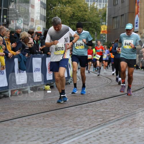 05.10.2025 - 20. swb-Marathon Bremen Strokosch-Dieckow http://msf.ph/oto/9233259 05.10.2025 10:53:34 Ziel 9238, 9461, 9464, 9569, 10310, 10642, 10925, 11046, 11246 meine-sportfotos.de